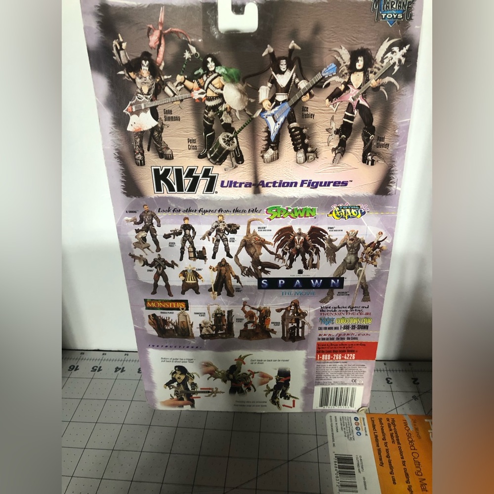 Paul Stanley KISS  Ultra Action Figure W/ Guitar Shooting Star & Album MIB 1997 - Picture 6 of 7